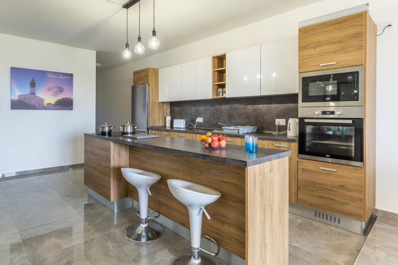 3 Bedroom Apartment - Walking Distance From Airport Gudja Dış mekan fotoğraf