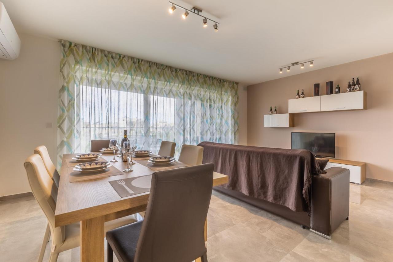 3 Bedroom Apartment - Walking Distance From Airport Gudja Dış mekan fotoğraf