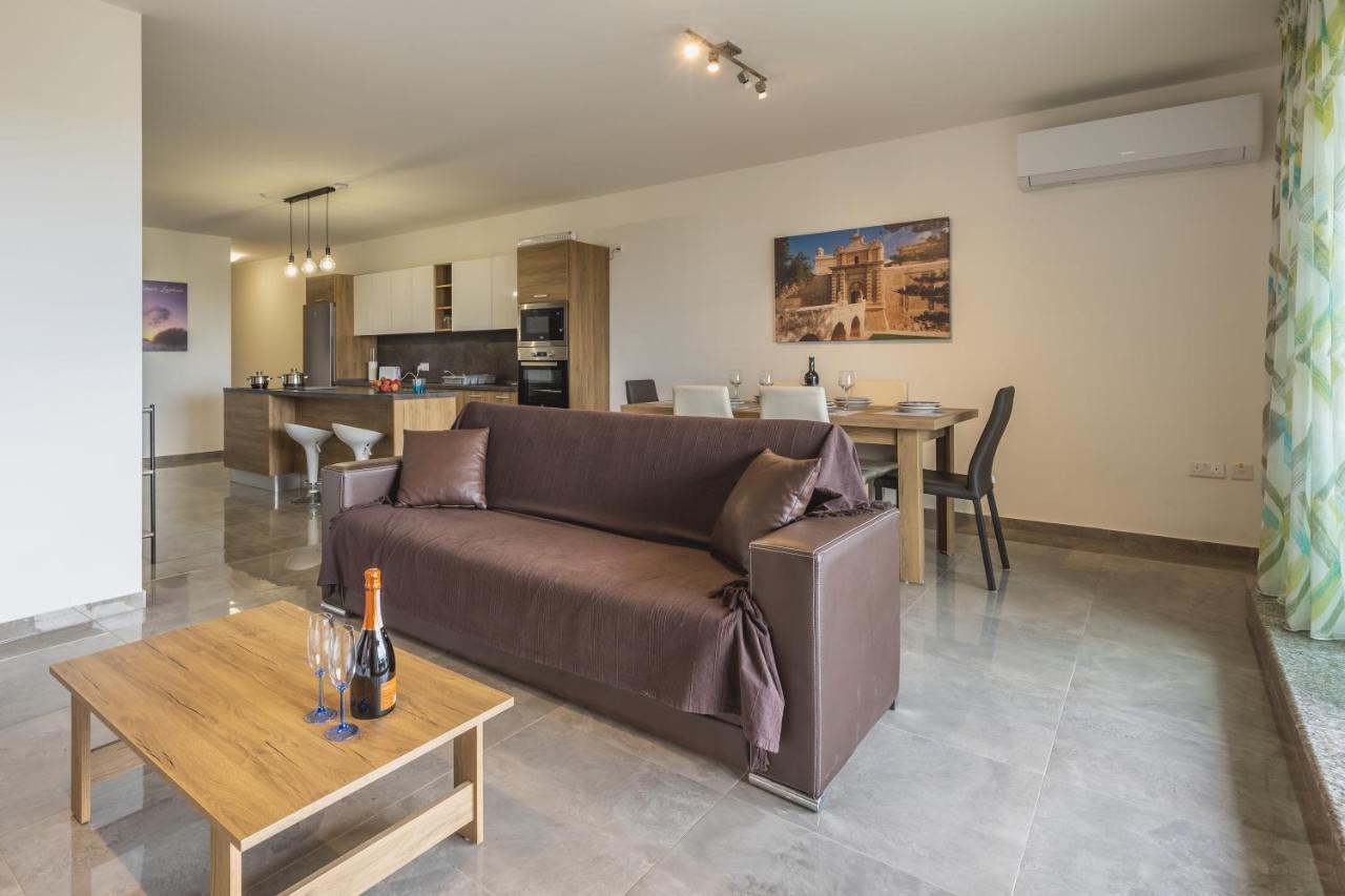 3 Bedroom Apartment - Walking Distance From Airport Gudja Dış mekan fotoğraf