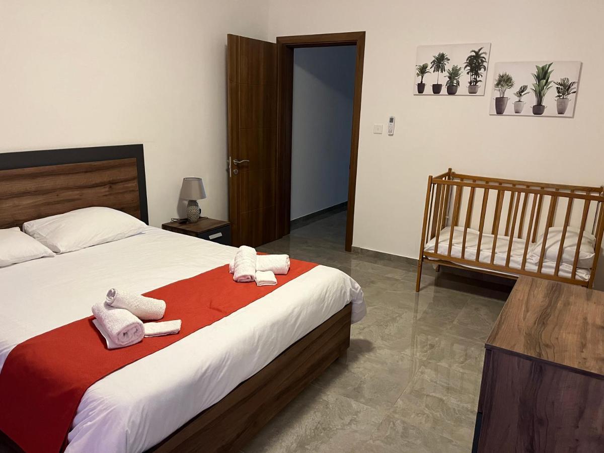 3 Bedroom Apartment - Walking Distance From Airport Gudja Dış mekan fotoğraf