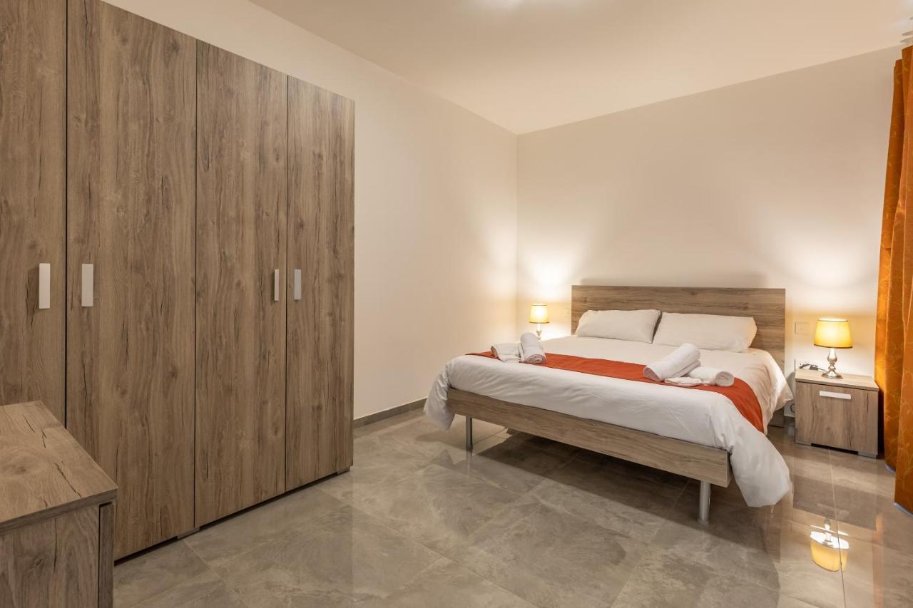 3 Bedroom Apartment - Walking Distance From Airport Gudja Dış mekan fotoğraf